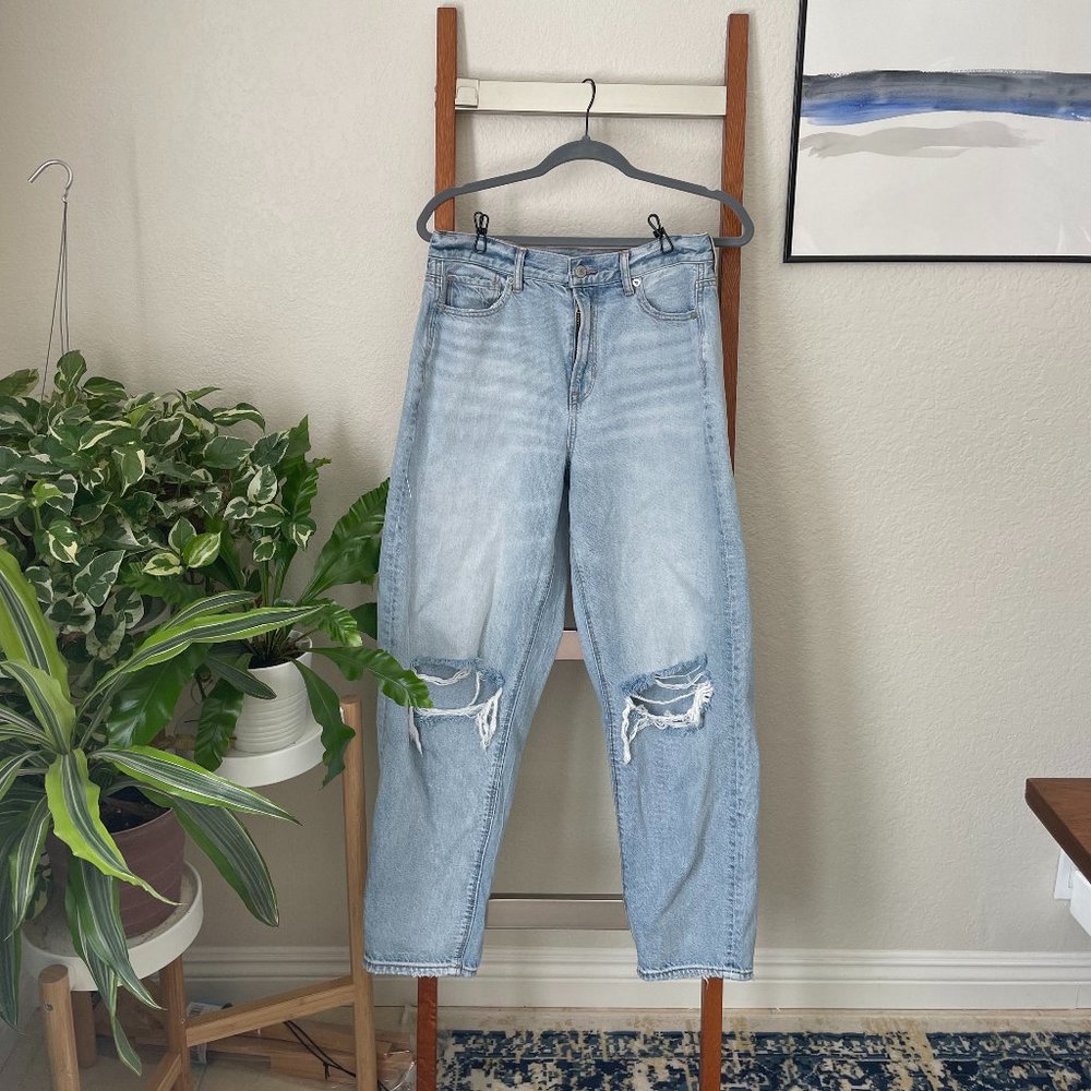 American Eagle Relaxed Mom Jeans